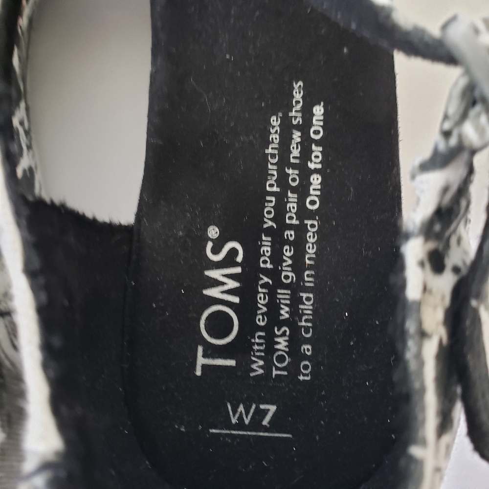 SOLD Tom's wedge sandles black white funky Size 7 - Picture 6 of 6